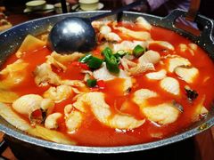 思茅酸菜鱼片-老滇山寨•云南特色菜•地方菜•民族风情歌舞表演(金碧店)