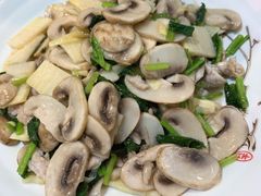 雪菜蘑菇时笋炒肉-百家鲜·杭帮菜