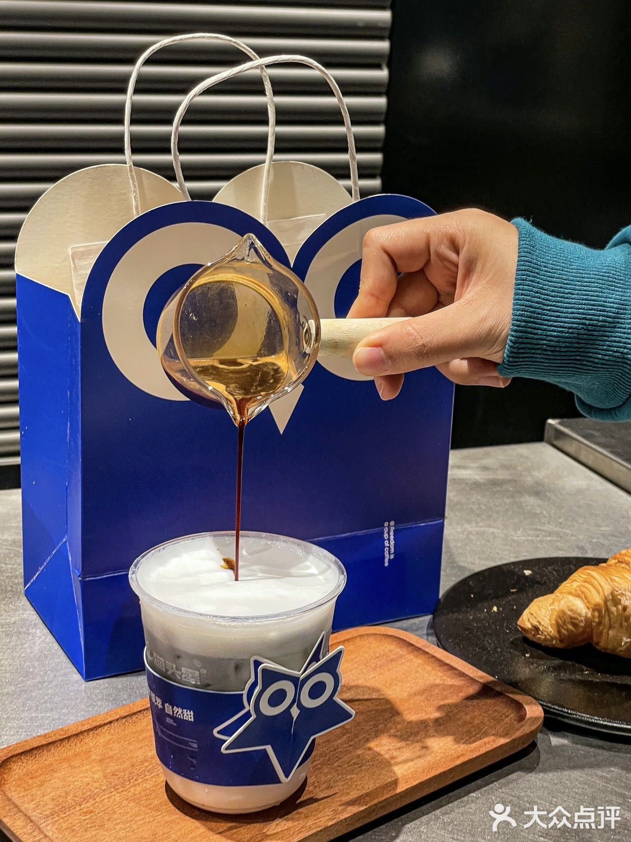 这杯与来回联名的超级鲜椰拿铁太好喝啦