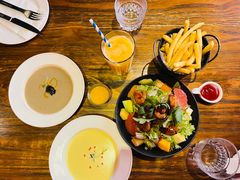 缤纷水果鲜虾色拉-1886德国汽车餐厅(外滩中央店)