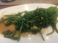 -Chom Cafe and Restaurant