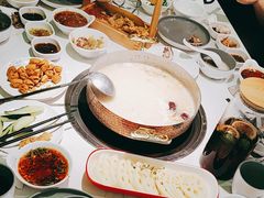 -洪氏嗨捞·广东猪肚鸡·椰子鸡火锅(西咸万象城店)