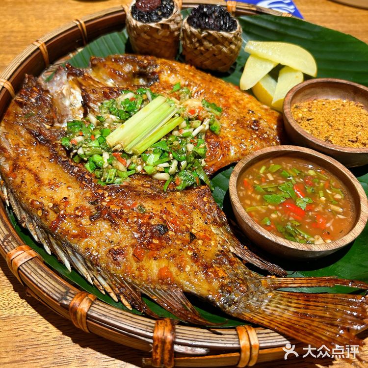 外滩漫步 呛头家云南民族菜