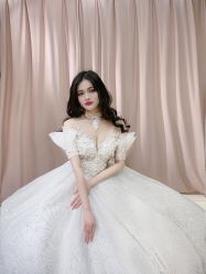 -曼青婚纱礼服馆