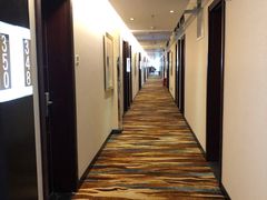 -昆明朗威酒店(昆明站火车站双桥夜市风情街店)