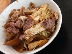 -松树干拌面店