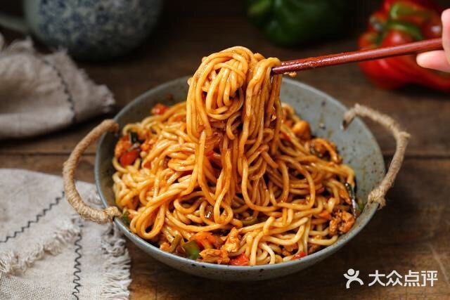 青椒鸡蛋酱拌面