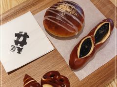 -天井·丑面包搭咖啡