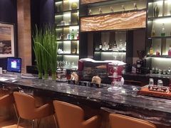-武汉光谷广场杨家湾地铁站怡程酒店