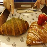 点了一个双人套餐,两个包,一杯饮品好像