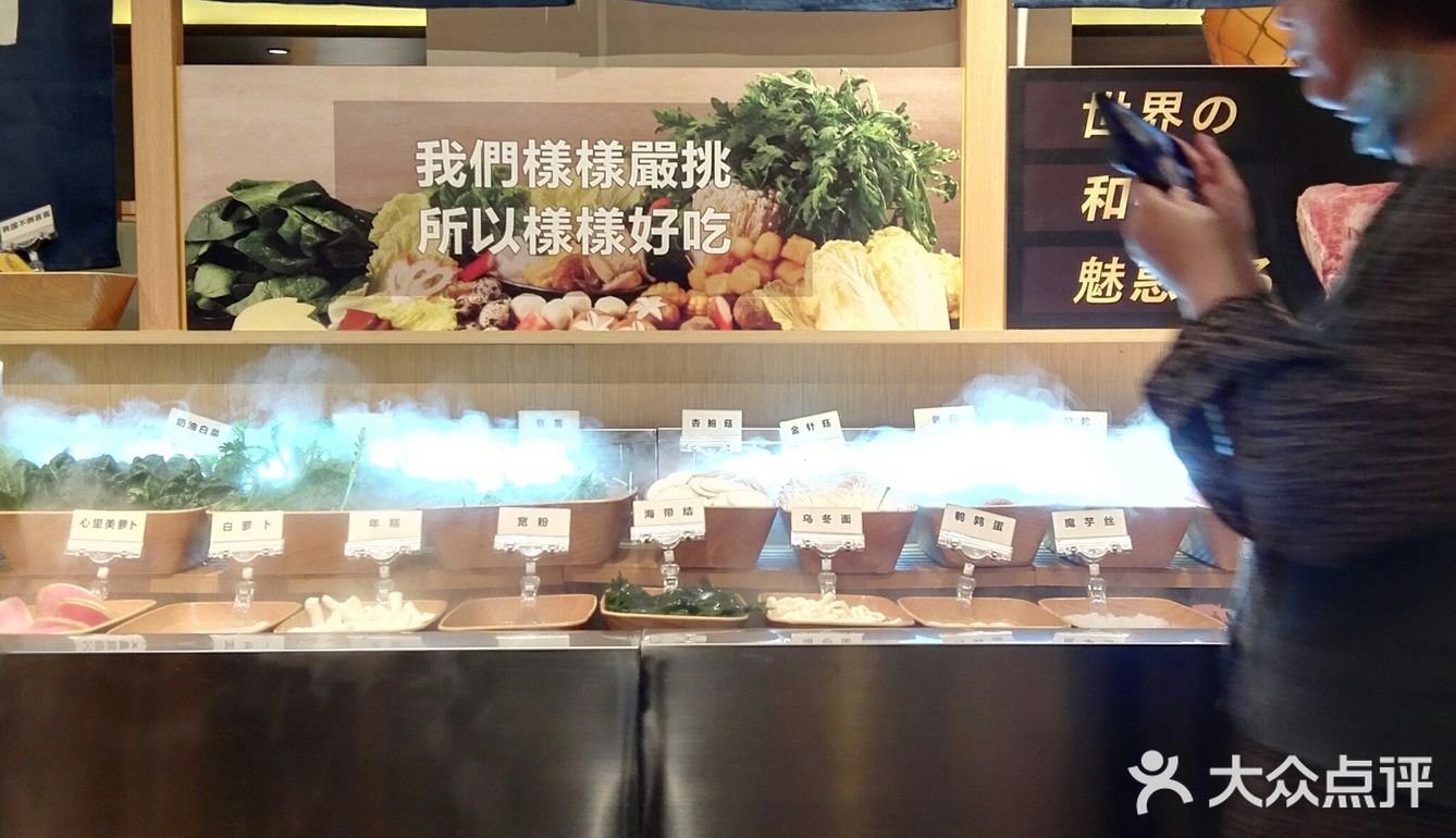 因为二人同行一人免单的原因吧 生意好到爆炸