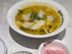 -渝是乎酸菜鱼(龙旗购物中心店)