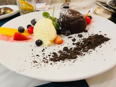 熔岩巧克力蛋糕配香草冰淇淋-HuaTa 花榻·花忆西葡餐厅(虹桥南丰城店)