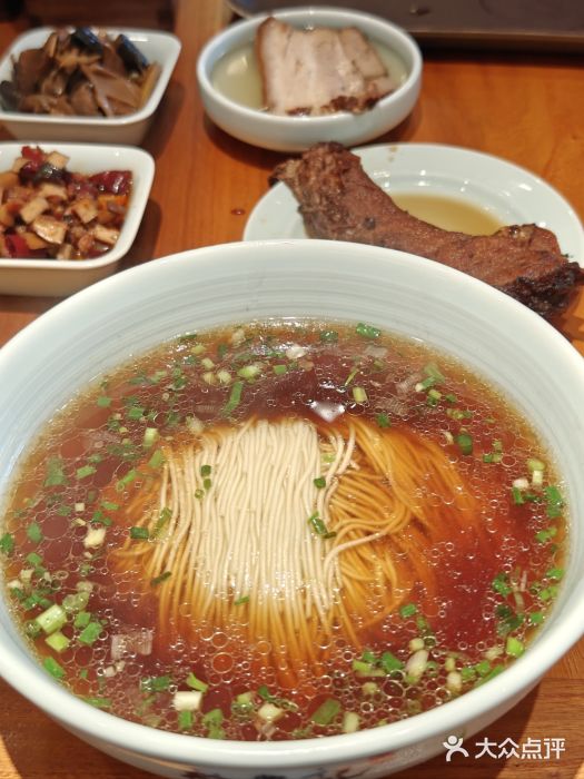 裕兴记•蟹黄面馆(人民广场店)红汤面底图片