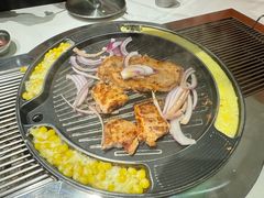 -山野的朋友露营炭火烤肉