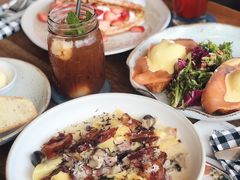 -ROAST coffee & eatery