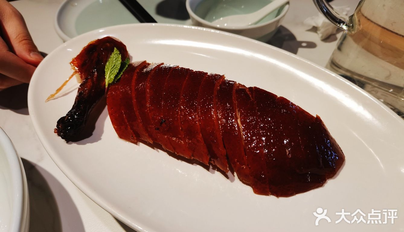 在前门粮食店街 一进门就倒了柠檬水并且上了免费的水果