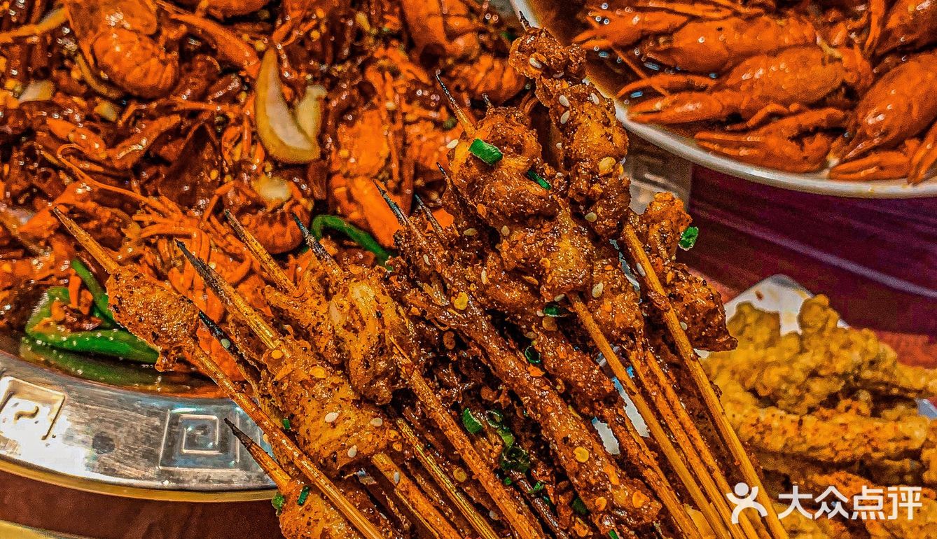 是和三五好友一起吃龙虾小酌的季节了🦞🦞🦞