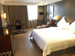 -武汉光谷广场杨家湾地铁站怡程酒店