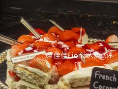法式草莓椰子奶油蛋糕-BUTTERFUL&CREAMOROUS 黄油与面包(万象城店)