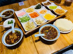 狮峰路三姨妈丝娃娃-怪噜范·老贵阳街头名小吃(汇金星力城店)