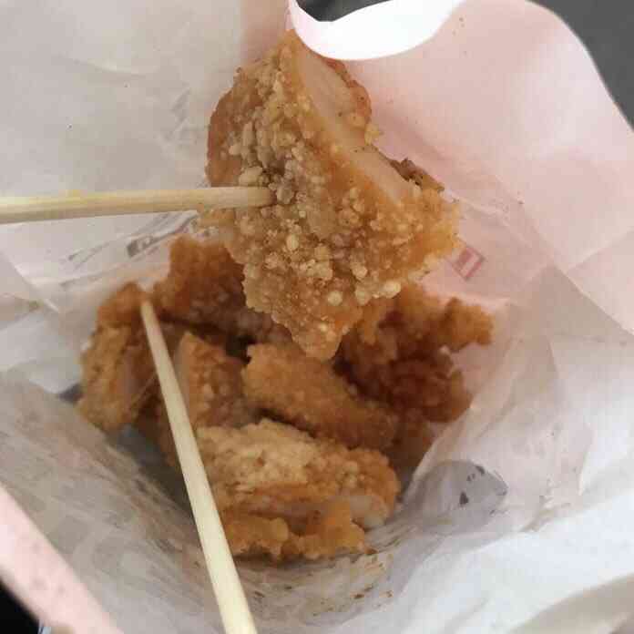 正新鸡排·汉堡烤串-"就在马路边上 有时候去还是挺多人的 .