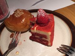 草莓邂逅红丝绒-良木缘咖啡西餐(优品道广场店)