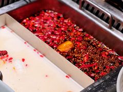 招牌凤凰投胎汤底锅底-大隐·成都火锅Bistro(合生麒麟新天地店)