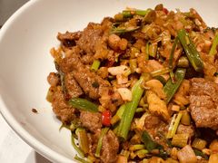 酸萝卜炒牛肉-江城小馆陕南妈妈菜·全球旅行餐厅(钟楼店)