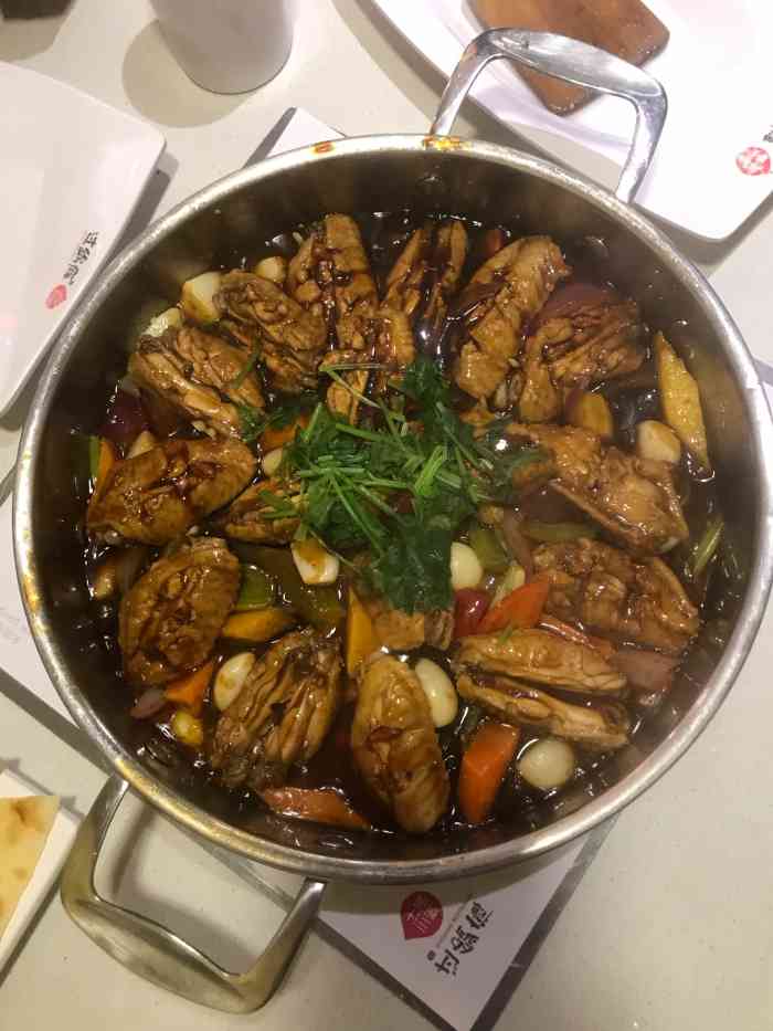 过锅瘾三汁焖锅(新奥购物中心店)-"点了牛蛙锅,另外点了饼,红薯和青笋