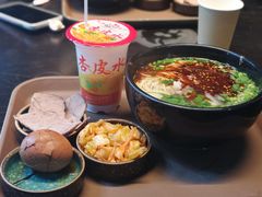 -臻老板牛肉面(光华路SOHO店)