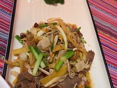 芭蕉花炒牛肉-香巴拉云南餐厅(华莱坞店)