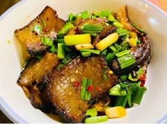 -廖师傅大蒜炒腊肉(袁家岭店)