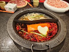 -宽板凳老灶火锅(台湾街店)