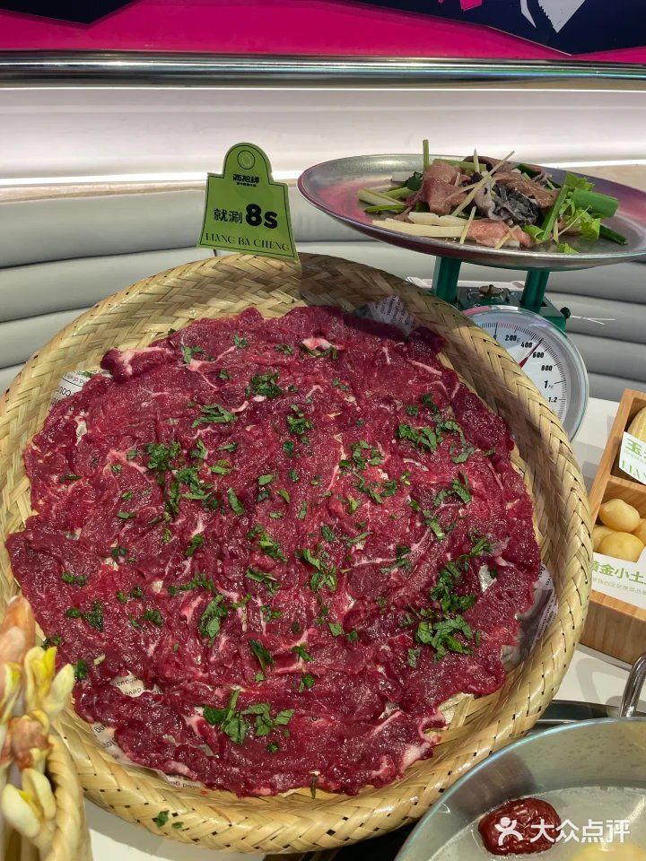 鲜牛称重火锅，味蕾炸裂盛宴！😍