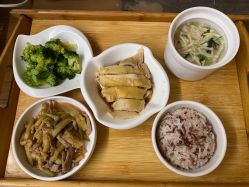 -卓玥国际月子会所(罗山路店)