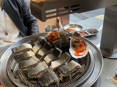 -围炉肉舍•炭烤活鳗•丹东海鲜烤肉(步行街店)