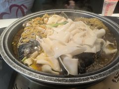-阿瓦山寨·湘菜现炒·剁椒鱼头王(咸阳总店)
