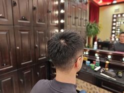 -东方先生国潮男士理发馆
