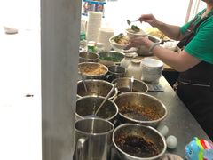 自助调料区-川剧团老凉粉