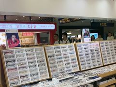 -美式眼镜·授权蔡司.依视路.尼康.豪雅.明月(人民广场店)