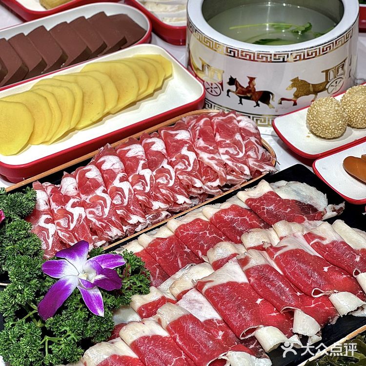 叹羊肉好去处‼️围炉而坐来一顿草原羊肉火锅吧♨️