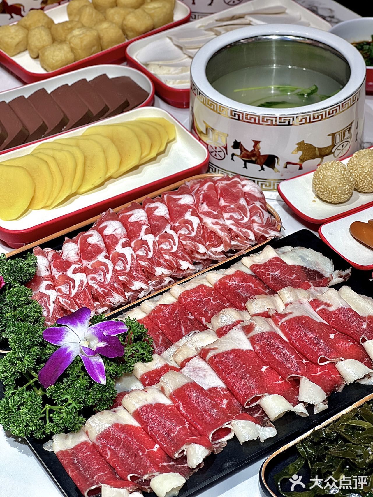 叹羊肉好去处‼️围炉而坐来一顿草原羊肉火锅吧♨️  