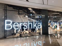 -王府井百货熙地港店