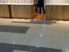 -MiRi眼镜连锁·蔡司·尼康控优点合作店(莘庄店)