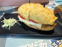 菠萝猪扒包-大头力茶餐厅(花都融创茂店)