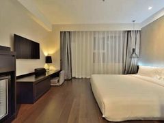 -桔子酒店(上海西藏北路地铁站店)