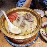 非常好找，门口的大小鼓可以去敲敲