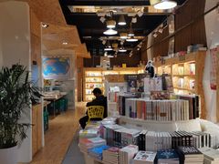 -新华里咖啡书吧(新华书店小寨店)