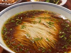 奥油红汤面底-同得兴 Since·1995 传统苏式面馆(嘉馀坊店)